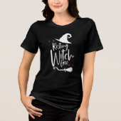 おすわり魔女の顔 おもしろハロウィン トライブレンドＴシャツ (正面)