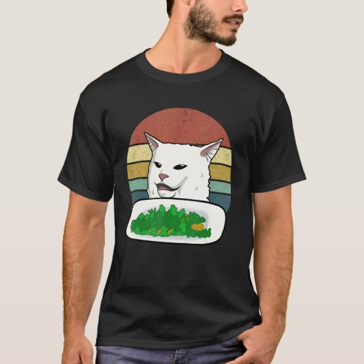 おちゃめな猫はサラダなどおかまいなし 笑 Tシャツ (正面)