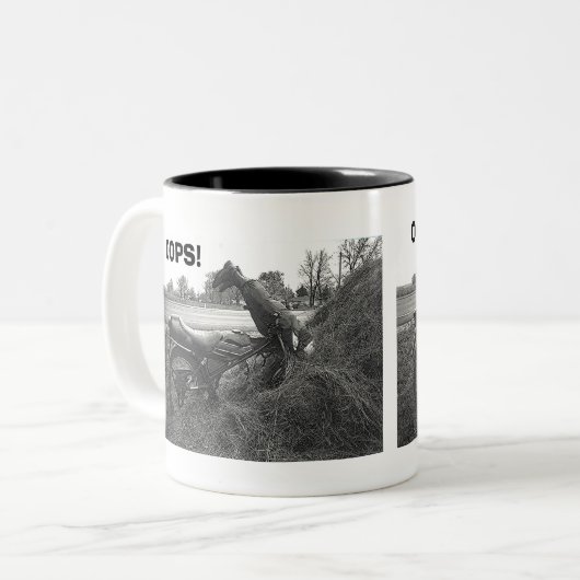 「おっと! – 偽おもしろいバイク事故」マグカップ ツートーンマグカップ (正面左)