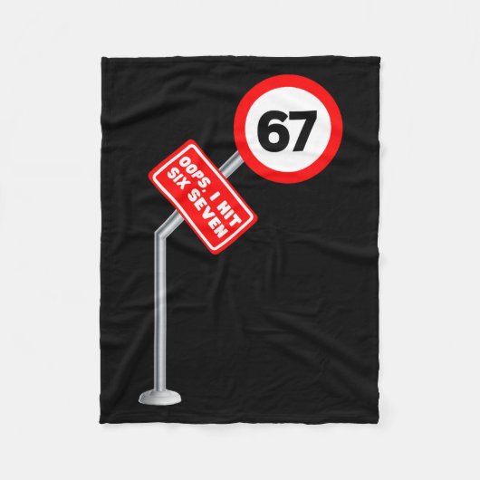おっと！67とスピード違反 Funny 制限速度標識 フリースブランケット (正面)