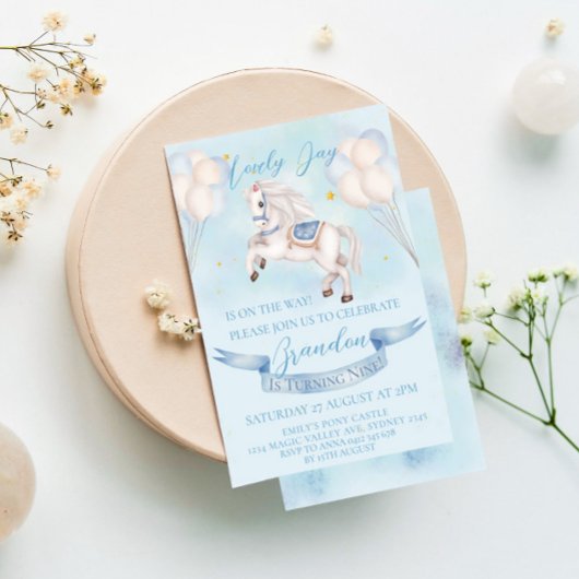 おとぎ話のポニーバルーン 1歳の誕生日パーティー 男の子 招待状