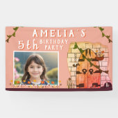 おとぎ話の城の扉と花 誕生日パーティーの写真 横断幕 (横)