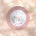 おとぎ話の花ピンクガール誕生日パーティー ペーパープレート<br><div class="desc">これらの紙プレートで誕生日パーティーにおもしろいを追加！私たちの蝶のフローラ女の子の誕生日パーティーのコレクションに合わせて作られた、このデザインはクラシックの童話のタイポグラフィと水色のフローラの花束を備えている。「クリックこのテンプレートをパーソナライズ」し、詳細が提供するボックスに入力する。何か感じ質問があれば自由に連絡して嬉しい救済よ！このページにリンクされたアイテムのコーディネート用コレクションを表示する。</div>