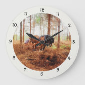 おとなしい巨人-荷車を引く馬が丸太を森に運ぶ ラージ壁時計 (正面)