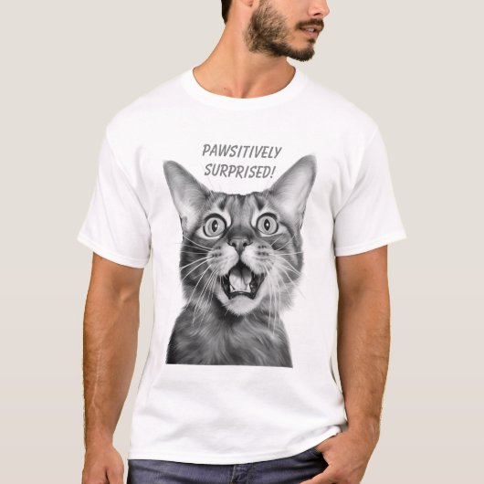おどおどして!おもしろい熱狂する猫 Tシャツ (正面)