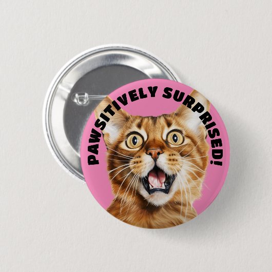 おどおどして！猫おもしろい熱狂するピンク 缶バッジ (正面&裏面)