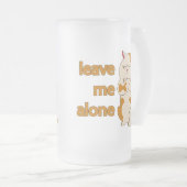 おなかの太った離れ猫が一人で フロストグラスビールジョッキ (正面右)