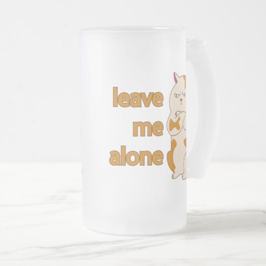 おなかの太った離れ猫が一人で フロストグラスビールジョッキ (正面右)