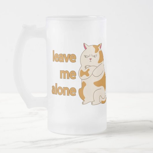 おなかの太った離れ猫が一人で フロストグラスビールジョッキ (左)