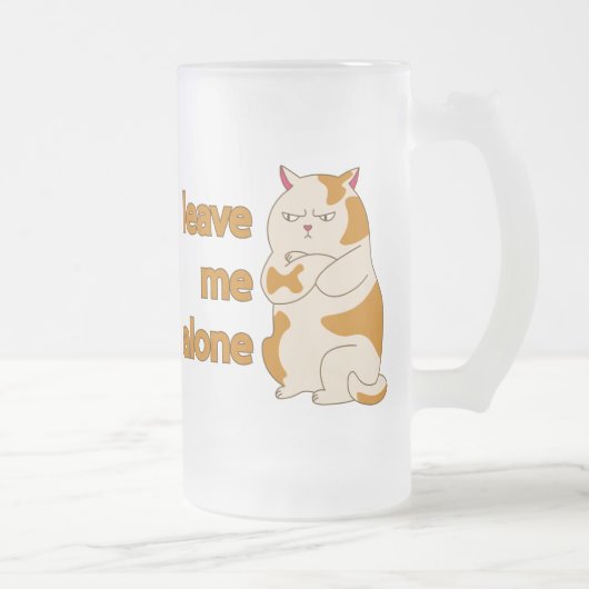 おなかの太った離れ猫が一人で フロストグラスビールジョッキ (右)