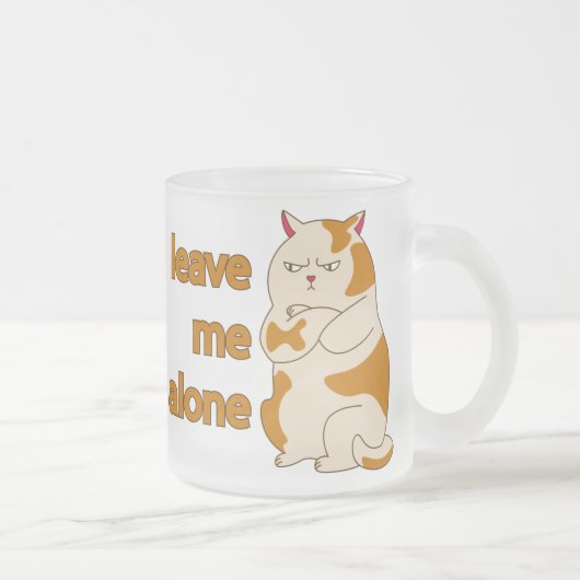 おなかの太った離れ猫が一人で フロストグラスマグカップ (右)