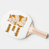 おなかの太った離れ猫が一人で  卓球ラケット (横)