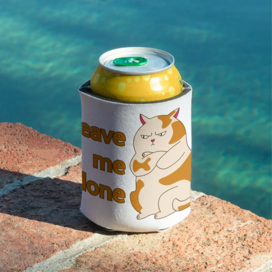 おなかの太った離れ猫が一人で 缶クーラー (インサイチュ プール)