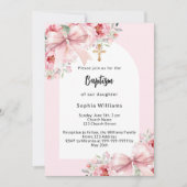 おなでピンクの花のアーチに金の十字架の女の子の洗礼 招待状 (正面)