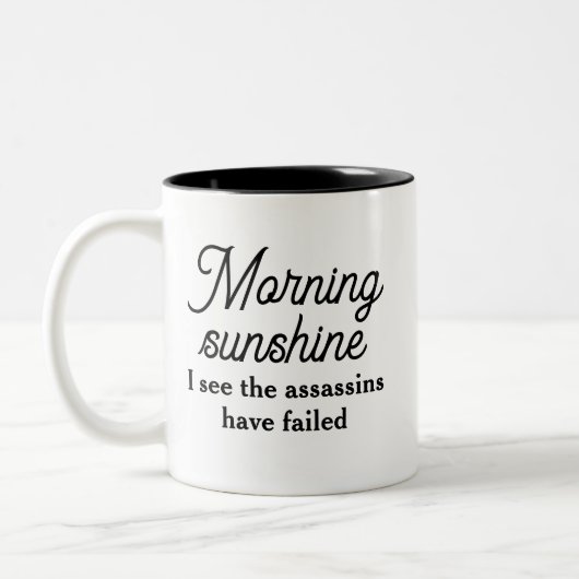おはようございます暗殺者は失敗したようだね ツートーンマグカップ (左)