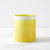 おはようの日光のコーヒー引用文の黄色 ツートーンマグカップ (中央)