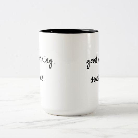 おはようの日光の黒く及び白いマグ ツートーンマグカップ (中央)