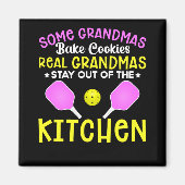 おばあちゃんおもしろいスポーツ恋人おばあちゃんピックボール マグネット (正面)