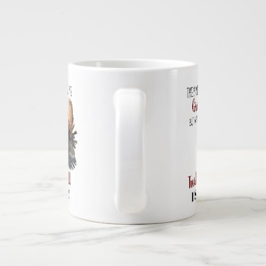 おばあちゃんおもしろいワイルドターキー狩りマグ ジャンボコーヒーマグカップ (裏面)