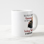 おばあちゃんおもしろいワイルドターキー狩りマグ ジャンボコーヒーマグカップ (正面右)