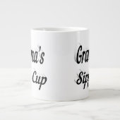 おばあちゃんおもしろい引用文ブラックハーフ文字 ジャンボコーヒーマグカップ (正面)