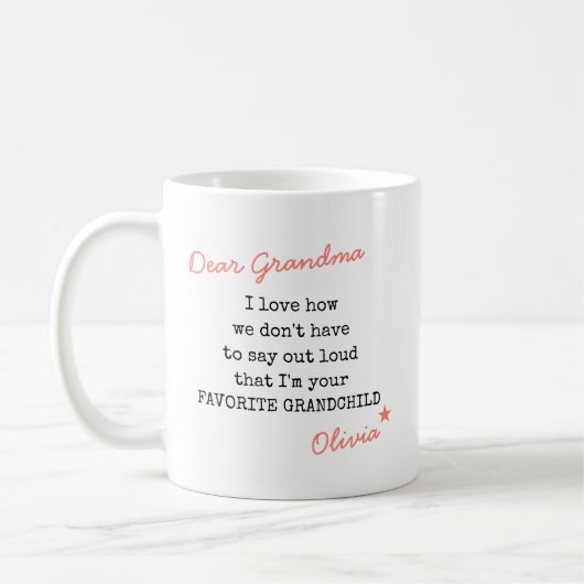 おばあちゃんお気に入りの孫タイプライタータイポグラフィ コーヒーマグカップ (左)