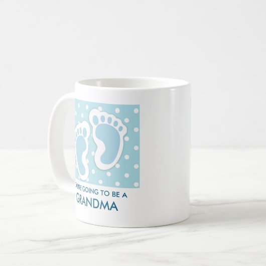 おばあちゃんかわいいブルー男の赤ちゃんの足へ コーヒーマグカップ (正面左)