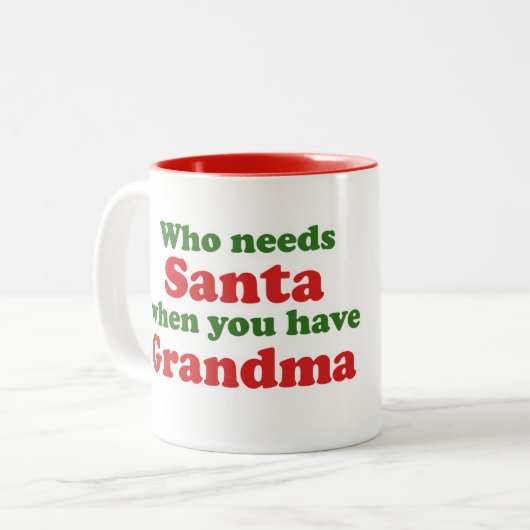 おばあちゃんがいるときにサンタが必要な人 ツートーンマグカップ (正面左)