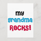 おばあちゃんがTシャツとギフトを食べる ポストカード (正面)