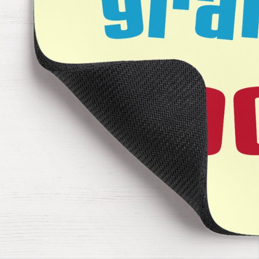 おばあちゃんがTシャツとギフトを食べる マウスパッド (コーナー)