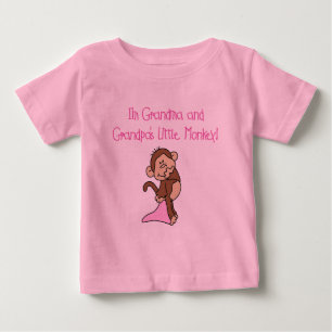 おばあちゃんとおじいちゃんのサル – ピンク ベビーTシャツ