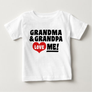 おばあちゃんとおじいちゃんは私を愛してる ベビーTシャツ
