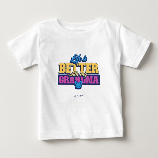 おばあちゃんとの暮らしは良い ベビーTシャツ (正面)