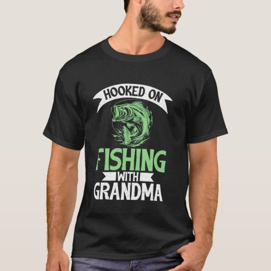 おばあちゃんと釣りをするのが好き Tシャツ (正面)
