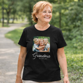 おばあちゃんになった記念スクリプト写真 Tシャツ