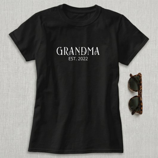 おばあちゃんになりましたギフト Tシャツ