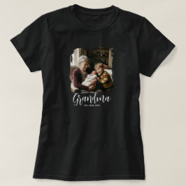 おばあちゃんになりましたスクリプトフォトTシャツ Tシャツ