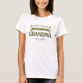 おばあちゃんになるためのイースター妊娠発表Tシャツ Tシャツ (正面)