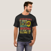 おばあちゃんになるなんて夢にも思わなかった熱狂する Tシャツ (正面フル)