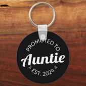 おばあちゃんに昇進した。2024 I キーホルダー (正面)