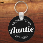 おばあちゃんに昇進した。2025 I キーホルダー (裏面)