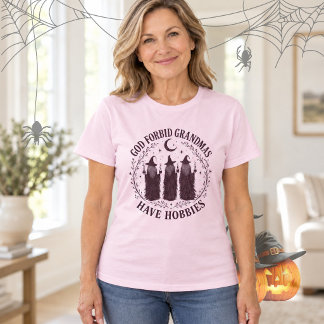 おばあちゃんに趣味があって当然よね ウィッチズの面白いTシャツ Tシャツ