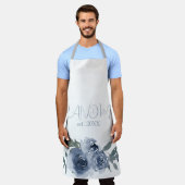 おばあちゃんのための青い花 エプロン (着用した状態)