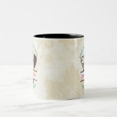 おばあちゃんのキッチンでの思い出と道具への愛 ツートーンマグカップ (中央)