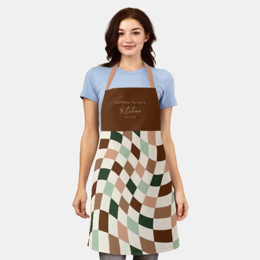 おばあちゃんのキッチンワープ市松模様にパーソナライズされた エプロン (着用した状態)
