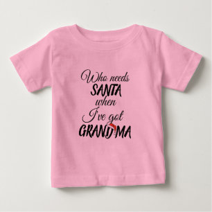 おばあちゃんのクリスマスにサンタが必要おもしろいな人 ベビーTシャツ