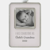おばあちゃんのクリスマスパーソナライズされた第1回名写真 シルバープレートフレームオーナメント (正面)