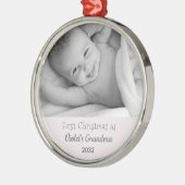 おばあちゃんのクリスマスパーソナライズされた第1回名写真 メタルオーナメント (左)