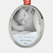 おばあちゃんのクリスマスパーソナライズされた第1回名写真 メタルオーナメント (左)