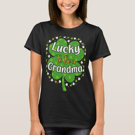 おばあちゃんのシャムロックSt patricks day Tシャツ (正面)